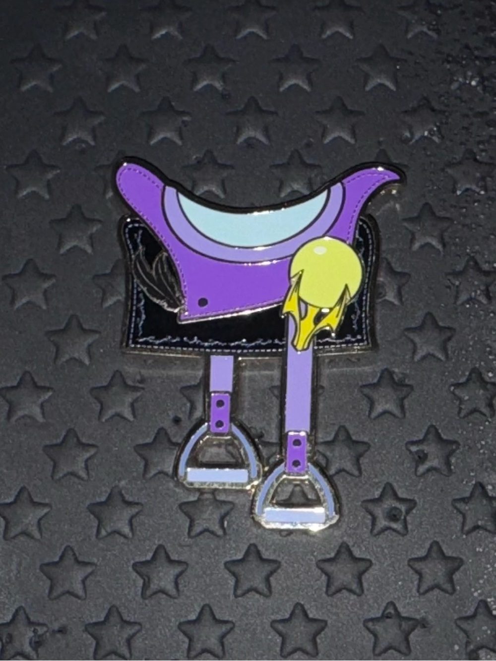 LE 500 Maleficent PALM Disney Saddle Pin
